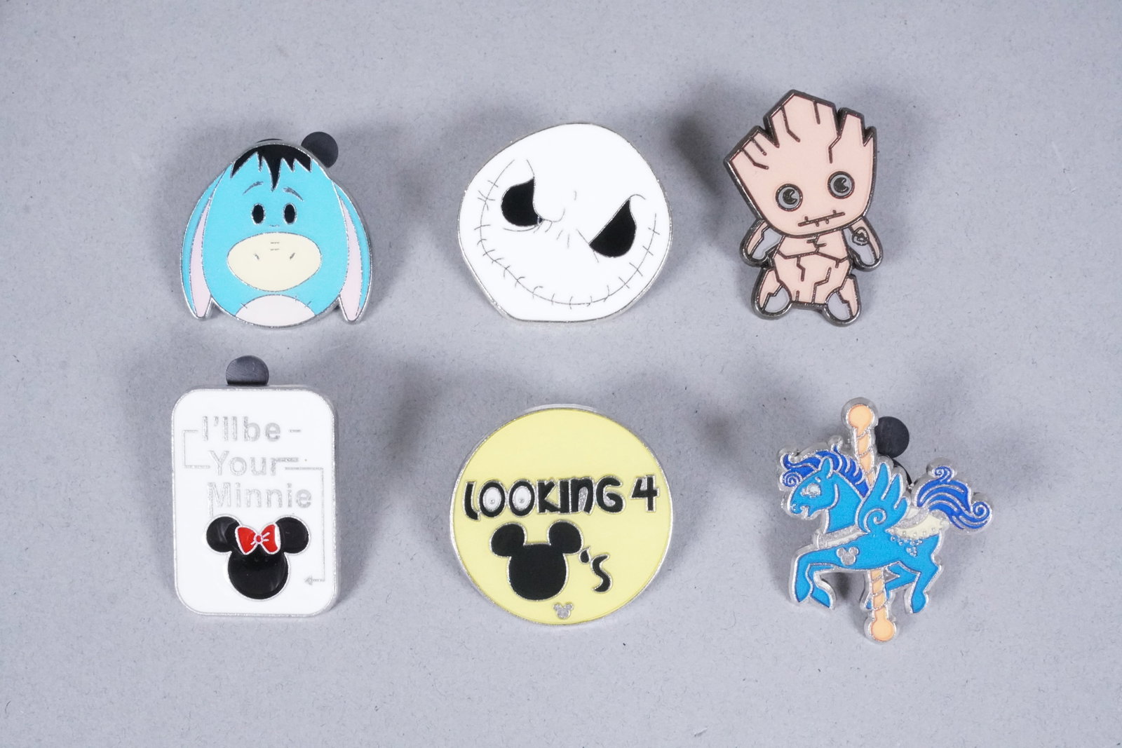 Lots Disney pins - 3