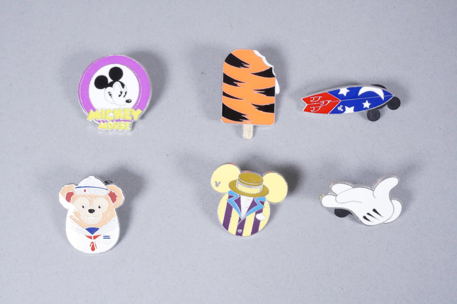 Lots Disney pins - 4