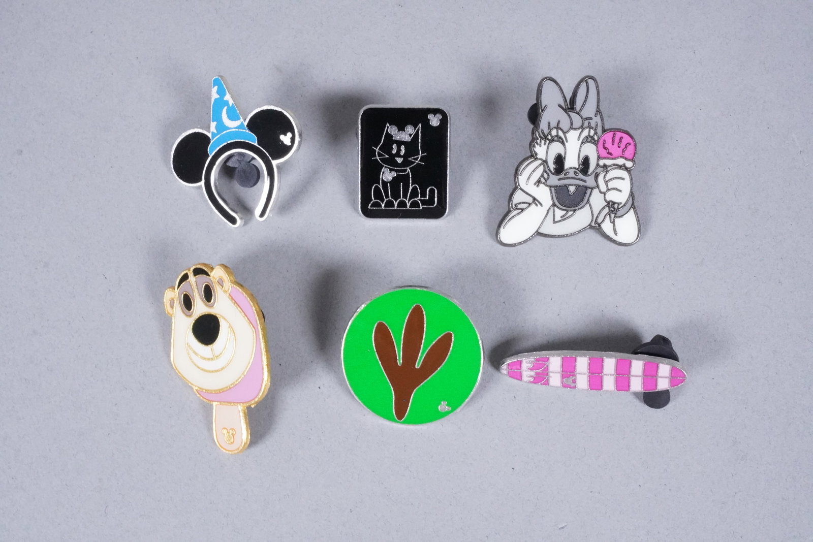 Lots Disney pins - 2