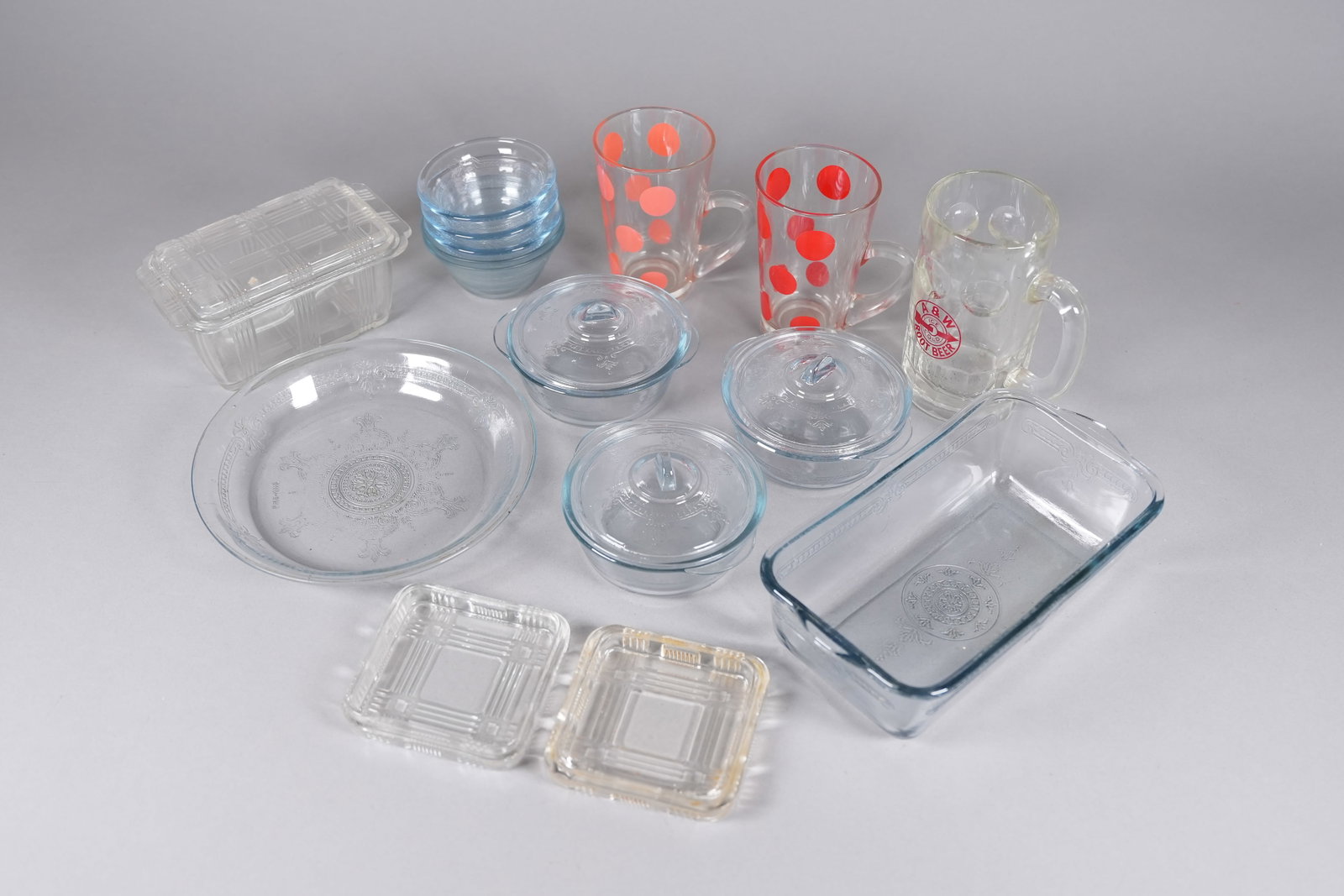 Lots glassware: Lots glassware.