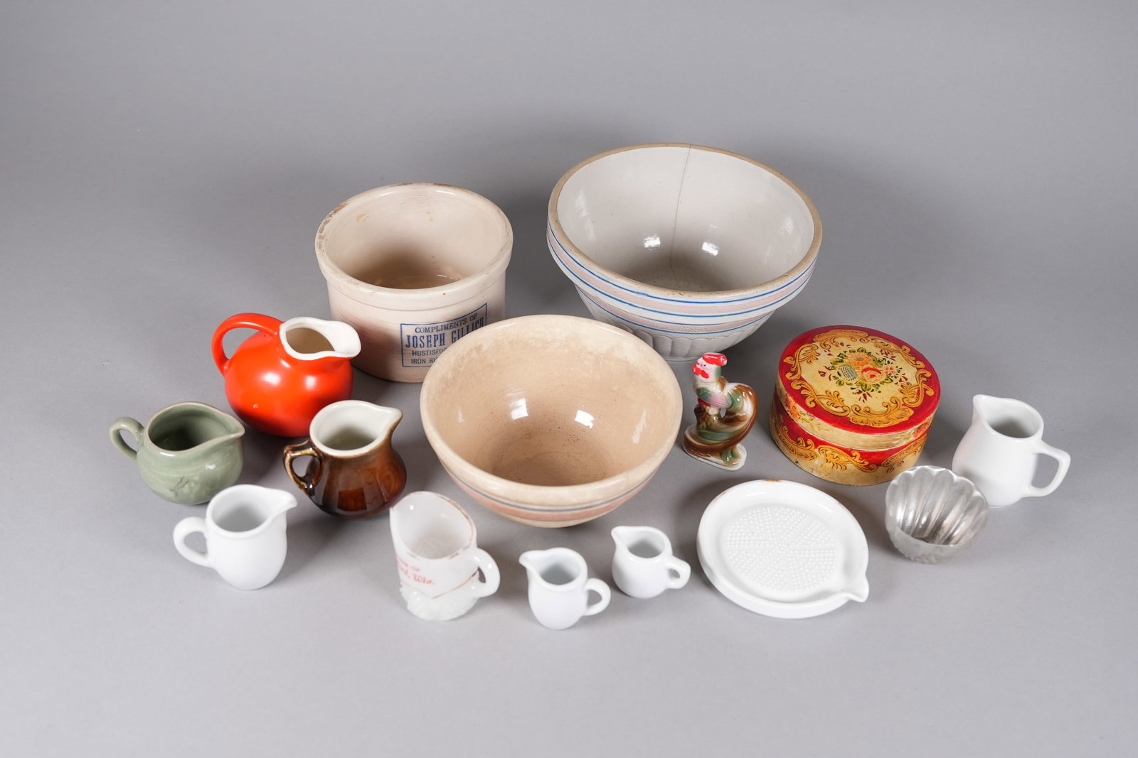 Lots estate pottery: Lots estate pottery. Largest H: 4.1" x W: 8.1."