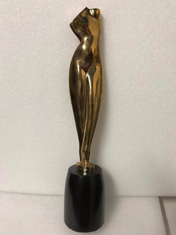 RUSSIAN-UKRAINIAN BRONZE SCULPTURE ALEXANDER ARCHIPENKO: RUSSIAN-UKRAINIAN BRONZE GOLDWASHED SCULPTURE ALEXANDER ARCHIPENKO (1887-1964). SIGNED ARCHIPENKO AND DATED 1914 . MEASURES 14" H MARBLE BASE 5 " X 3.25" APPRX.