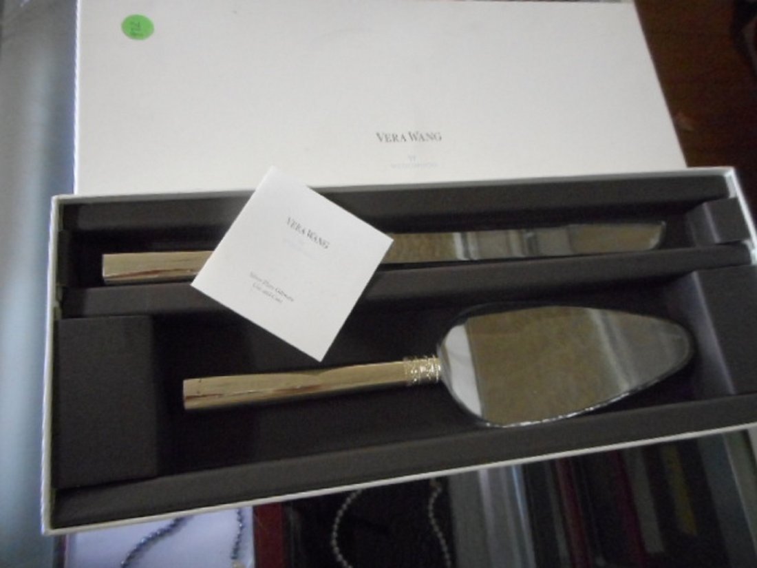 Vera Wang by Wedgwood - Wedding cake Serve Set of 2 Pie (1 of 2)