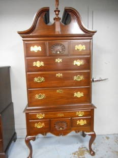 Henkel Harris Mahogany Philadelphia Queen Anne Highboy: Henkel Harris Mahogany Philadelphia Queen Anne Highboy Williamsburg Style bONNET TOP IN EXCELLENT CONDITION ORIGINAL KEY DOES COME IN TWO PIECES. all drawers work 90” tall to top of finial41.25” w