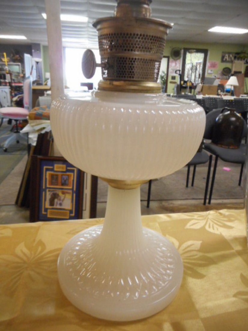 aladdin white corinthian oil lamp (1 of 4)