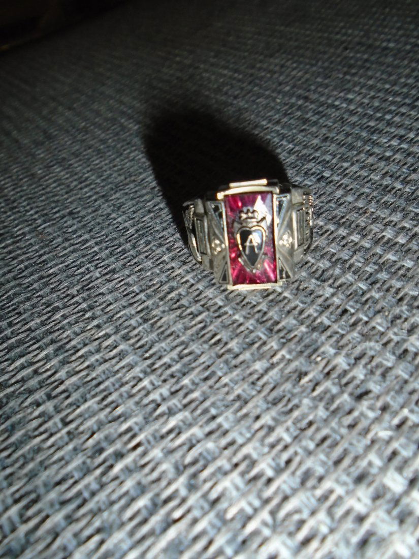 10k white gold Walton  School ring ruby 13 grams (1 of 6)