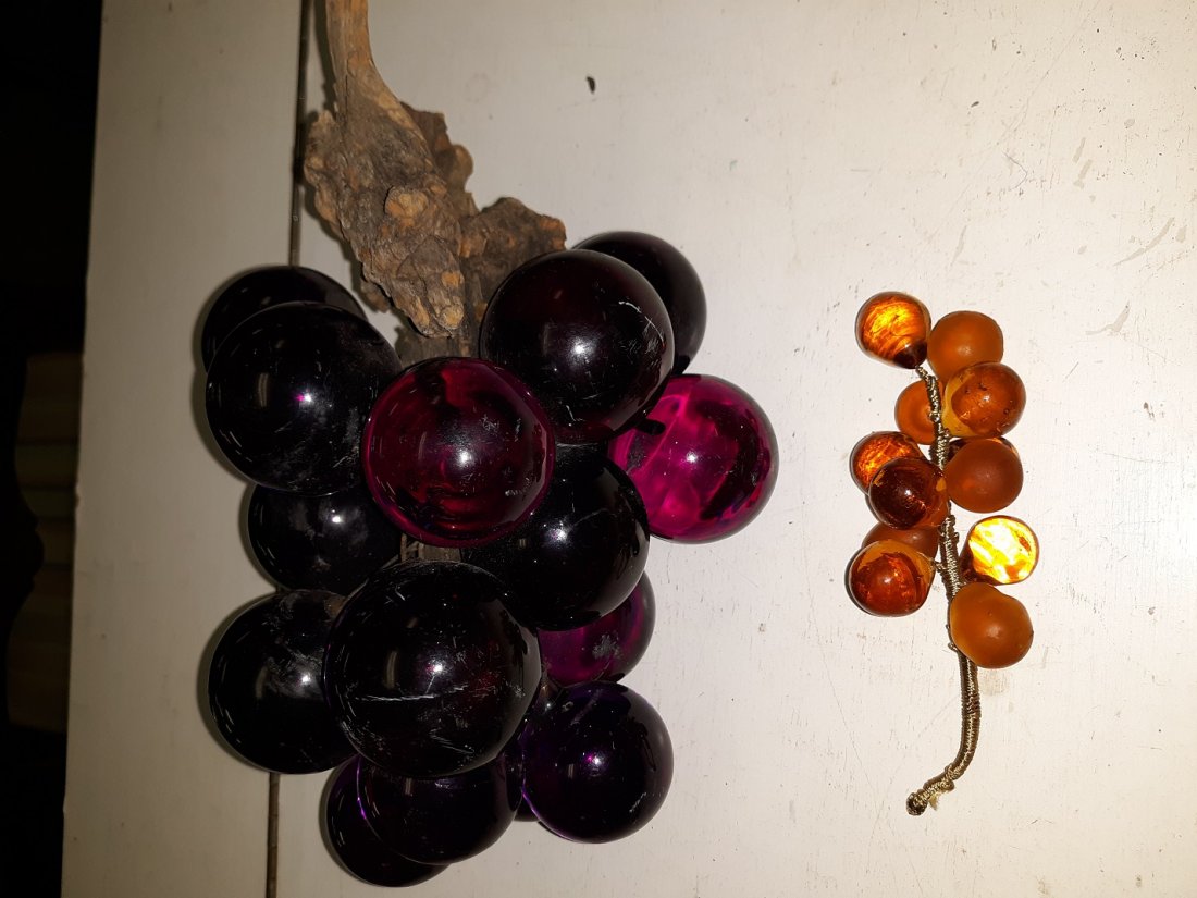 RETRO Vtg 10" PURPLE  ACRYLIC & amber  Glass GRAPES (1 of 4)