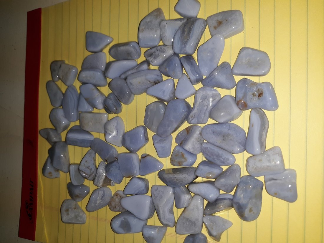 blue chalcedony gemstones approx 75 pieces Tumbled: blue chalcedony gemstones approx 75 pieces Tumbled mot are greater than 1" in size 13.8 oz. see pics