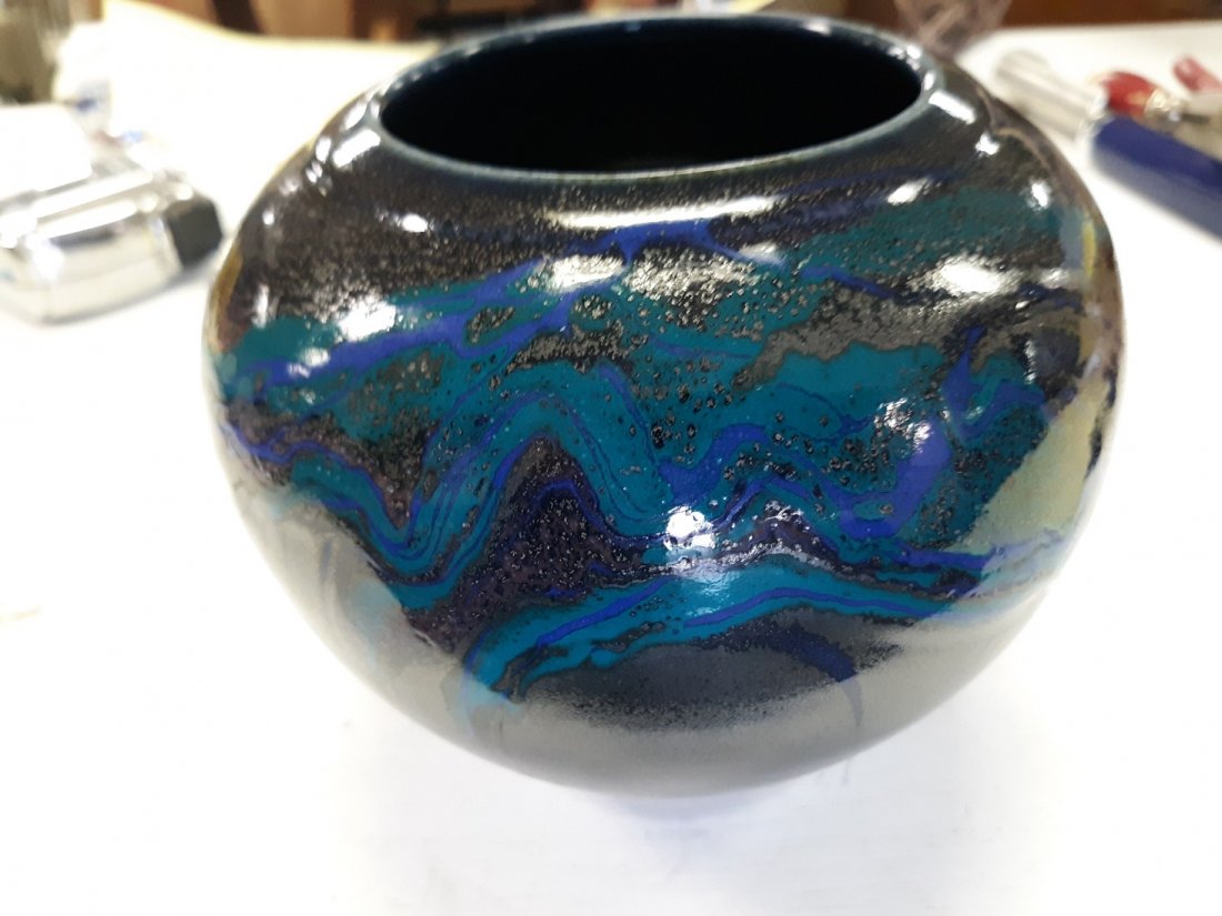 beautiful bauer pottery bowl: great glazed bowl signed bauer on bottom 5" tall x 6" widest point excellent conditon no damage see pics