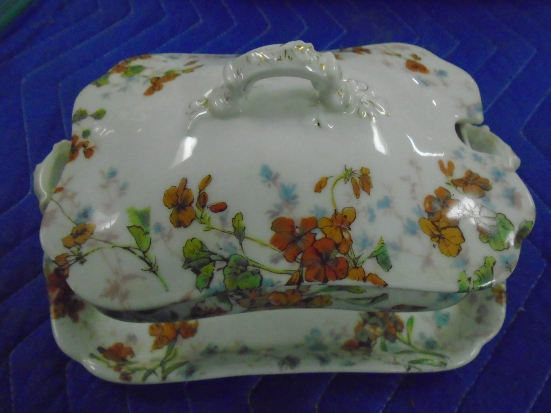 Antique Haviland Limoge 7" Vegetable/Tureen Ser. Dish: Antique Haviland Limoge 7" Vegetable/Tureen Ser. Dish with an 8" underplate that is attached no damage see pics