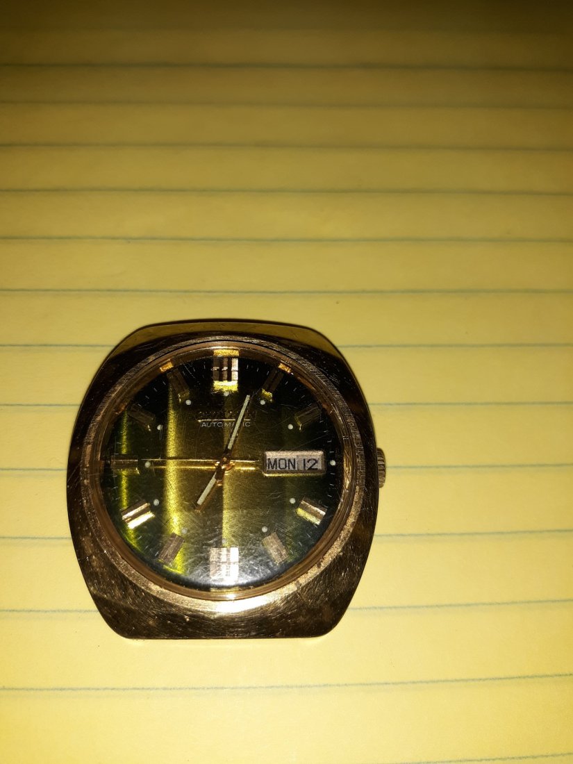 1970's citizen wristwatch fancy dial works!: nice 1971 citizen fancy dial wrist watch tapered fancy crystal day and date with foreign language for day also on it working good self winding no band no pins would polish out nice marked on back 4-16