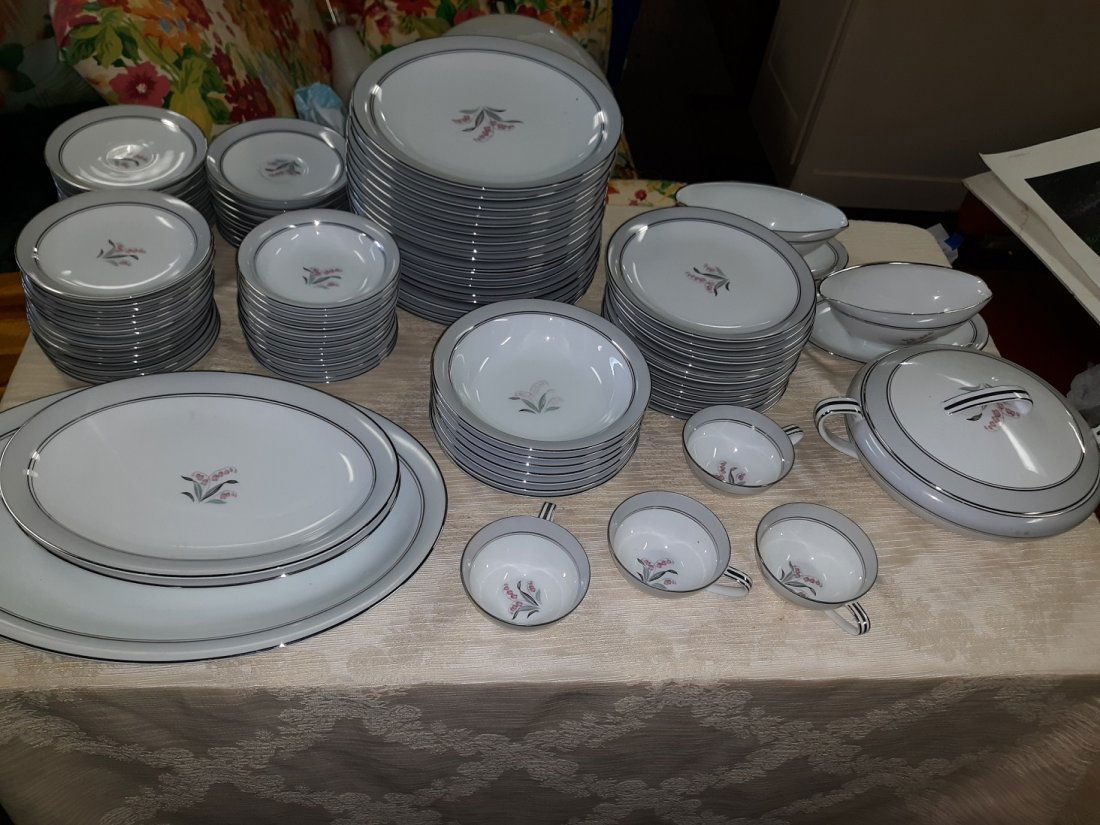 Lilybell by NORITAKE China Japan Vintage 97 pieces (1 of 3)