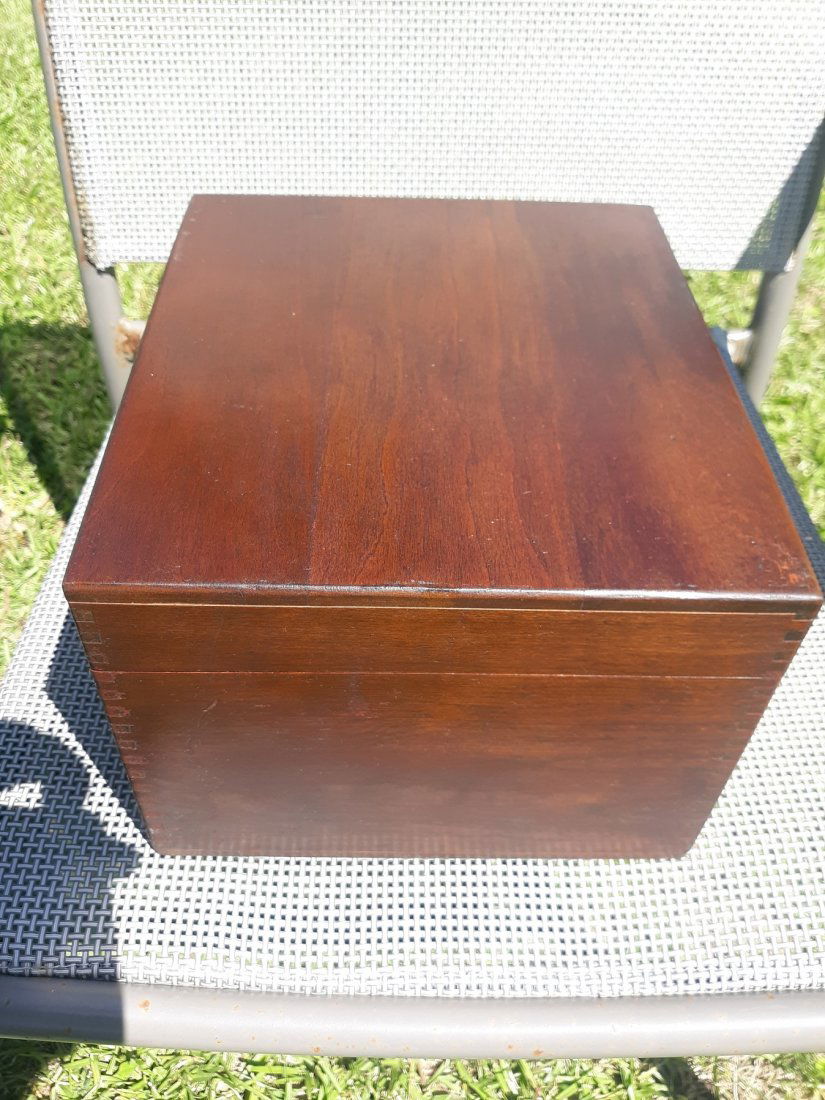 nice vintage dovetail walnut box (1 of 4)