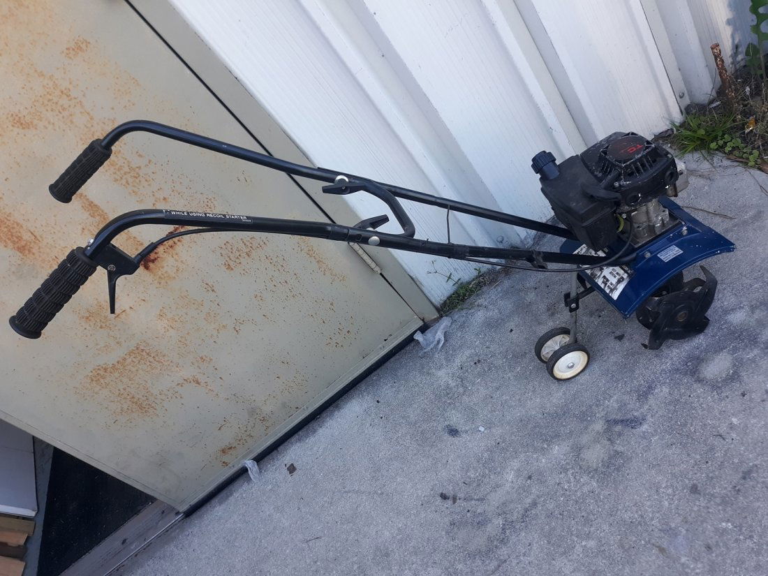 Lowes 2 cylinder Rototiller (1 of 2)