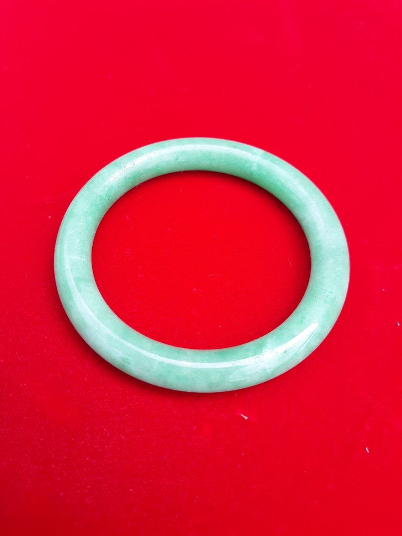 gorgeous estate vintage jade bracelet (1 of 2)