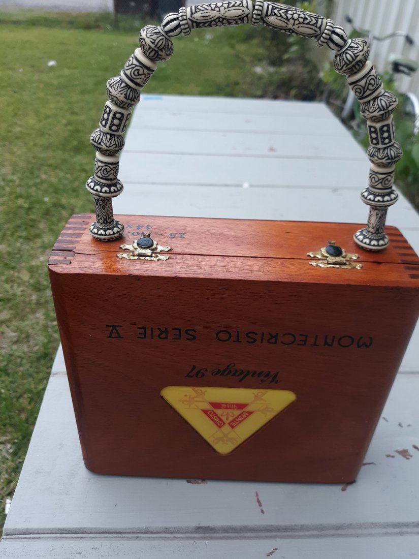 Montecristo Serie V Cigar Box Purse Nice! (1 of 4)