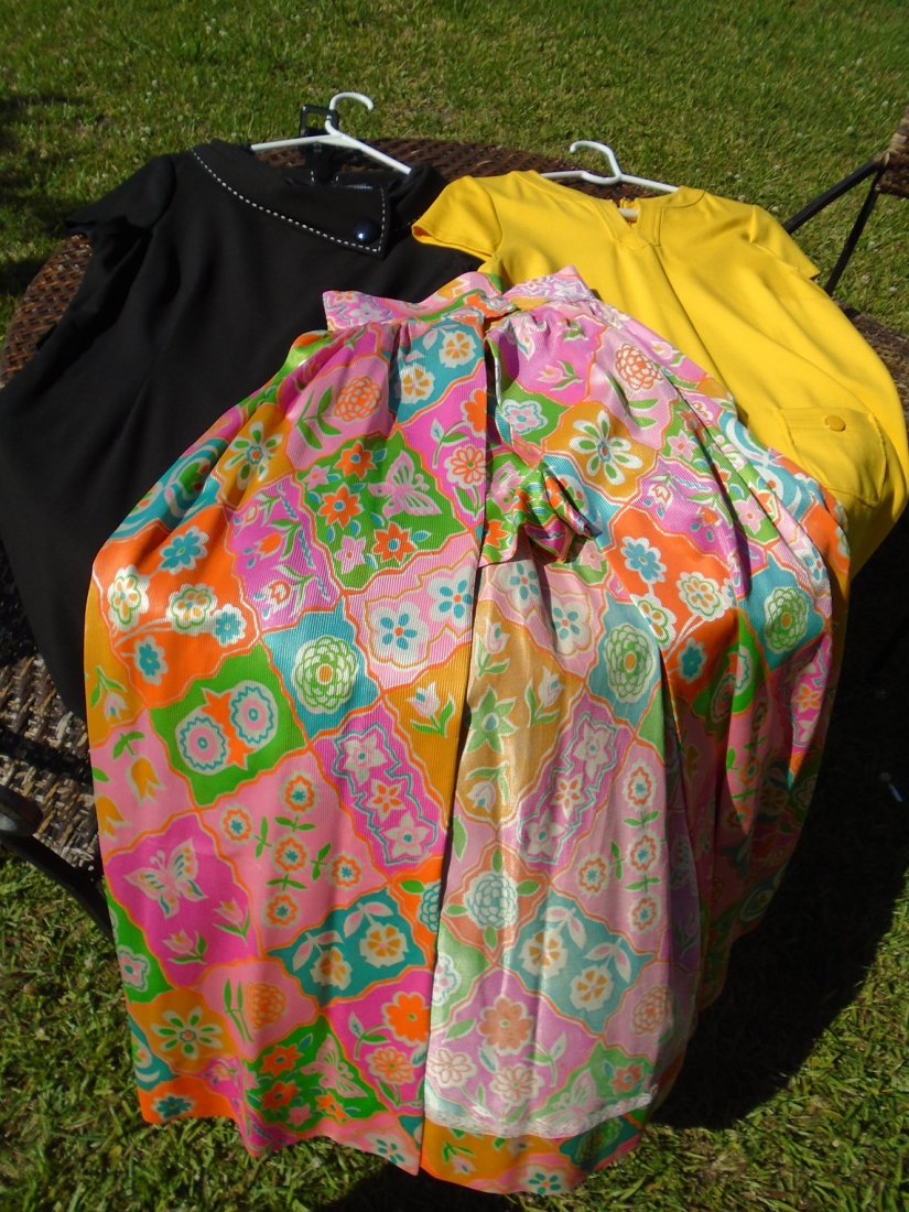 Vintage clothing ladies lot of 3: vintage clothing ladies lot of three sz 12p Talbots Dress sz 10 Tahari with belt looks to be hand made shorts with a long skirt to go over it with opening see pics everything looks to be in very good 