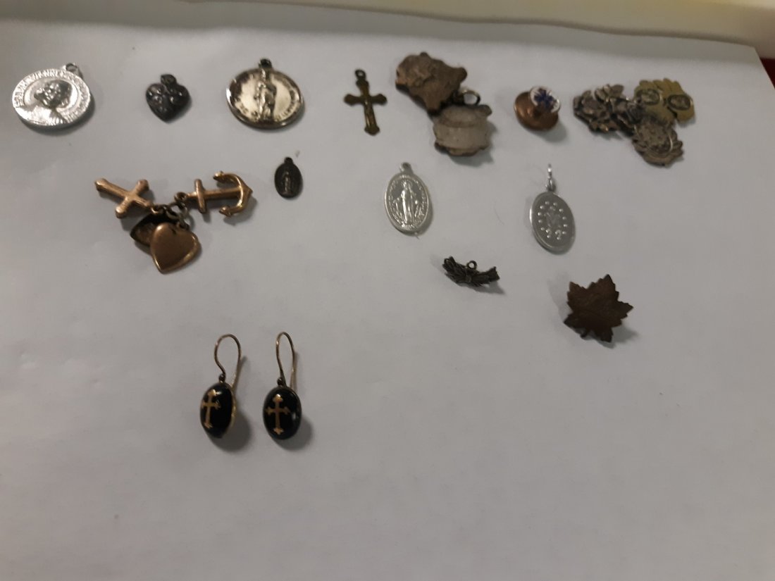 Huge Lot of Religious Icons Medals gold/silver (1 of 7)