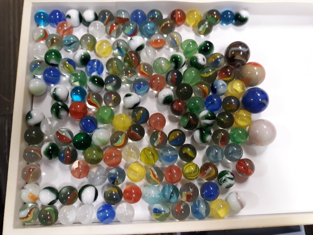 LQQK Estate Marble Antique Collection 142 pcs! Shooter: incredible estate collection of marbles from an 80 year old estate was said to have been his when he was a kid 138 and 4 great shooters this is a must have for the marble connoisseur or reseller see p