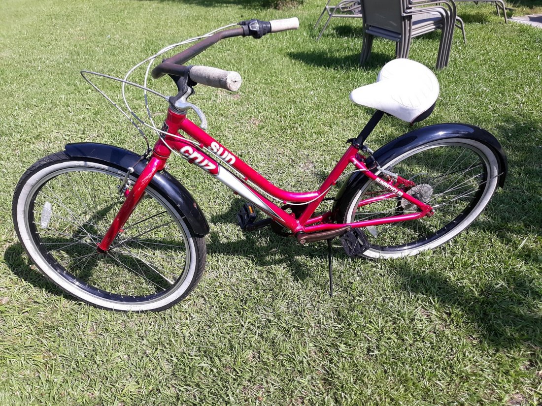 awesome Ladies Sun Cruz Bicycle Nice!: estate fresh ladies Raspberry Pearl Bicycle made by Sun Cruz high End cloud 9 springer seat white wall tires some light corrosion on chain but sprayed wd 40 seems to work good cost over $500 new see p