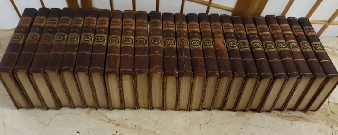 RARE! Voltaire's The works of 1772!! 24 Volumes books: extremely rare full set of 24 BOOKS 1772 year Fourth Edition the Works of M De Voliaire in very good condition for being 248 years old! has page foxing most splines are pretty tight expected age and u