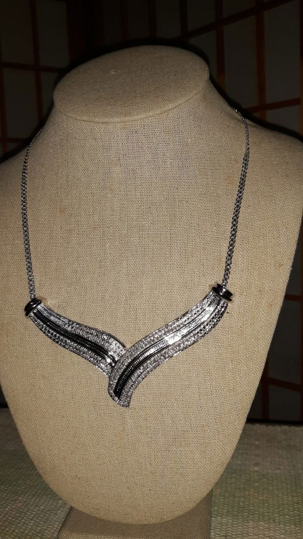 Diamond Necklace large w/presentation box (1 of 2)