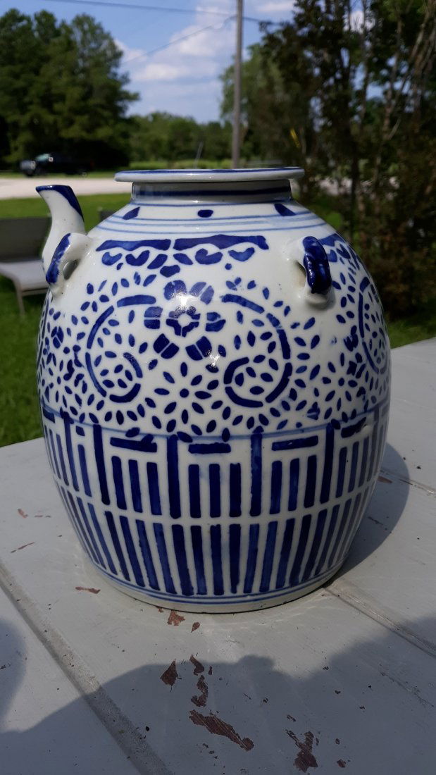 Chinese Blue and White Water Jug w/spout (1 of 4)