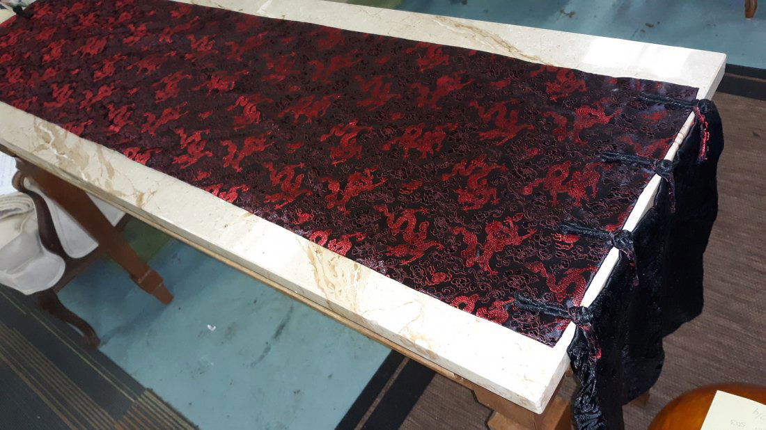 Silk? Oriental Dragon Tale Runner  LQQK! (1 of 4)