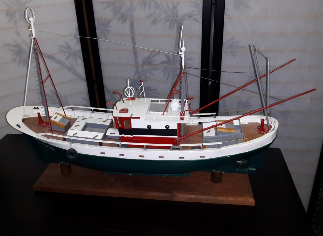 Large Shrimp Trawler Ship Model 23" !!: Large Shrimp Trawler Ship Model 23" !! gorgeous highly detailed shrimp trawler boat ship so much detailing in this one!! 23" long x 15.5" tall x 6" deep check the pics out!