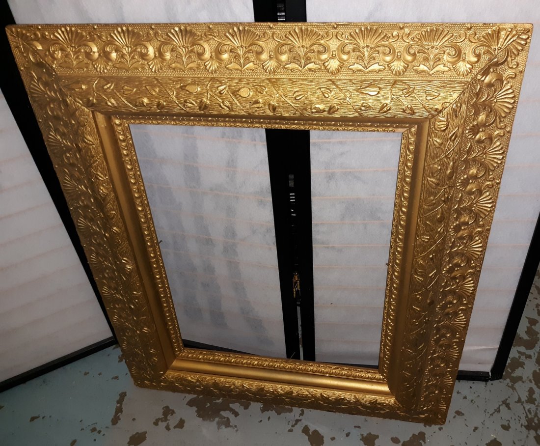 1800's Baroque Gilt Carved Wood Gesso Frame: gorgeous 1800's Baroque gesso wood picture frame in amazing condition usually these have a lot of gesso loss I only see a few teeny spot of loss outside dimensions 26 1/2" x 30 3/4" inside 16" x 20" s