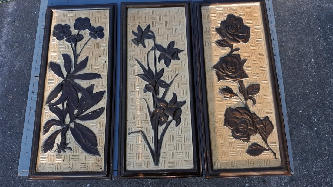 Mid Century 3D Flower wall plaques 1950s lot of 3: Mid Century 3D Flower wall plaques 1950s made in england on the back 15" x 6 1/2" for each one. all in very good condition see pics