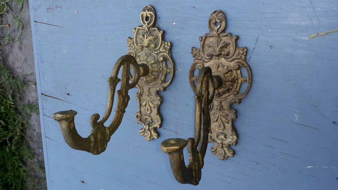 Antique Brass/Bronze lamp holders or Hooks: Antique Brass/Bronze lamp holders or Hooks they are marked on the back i can not make it out in good condition this is for the pair see pics