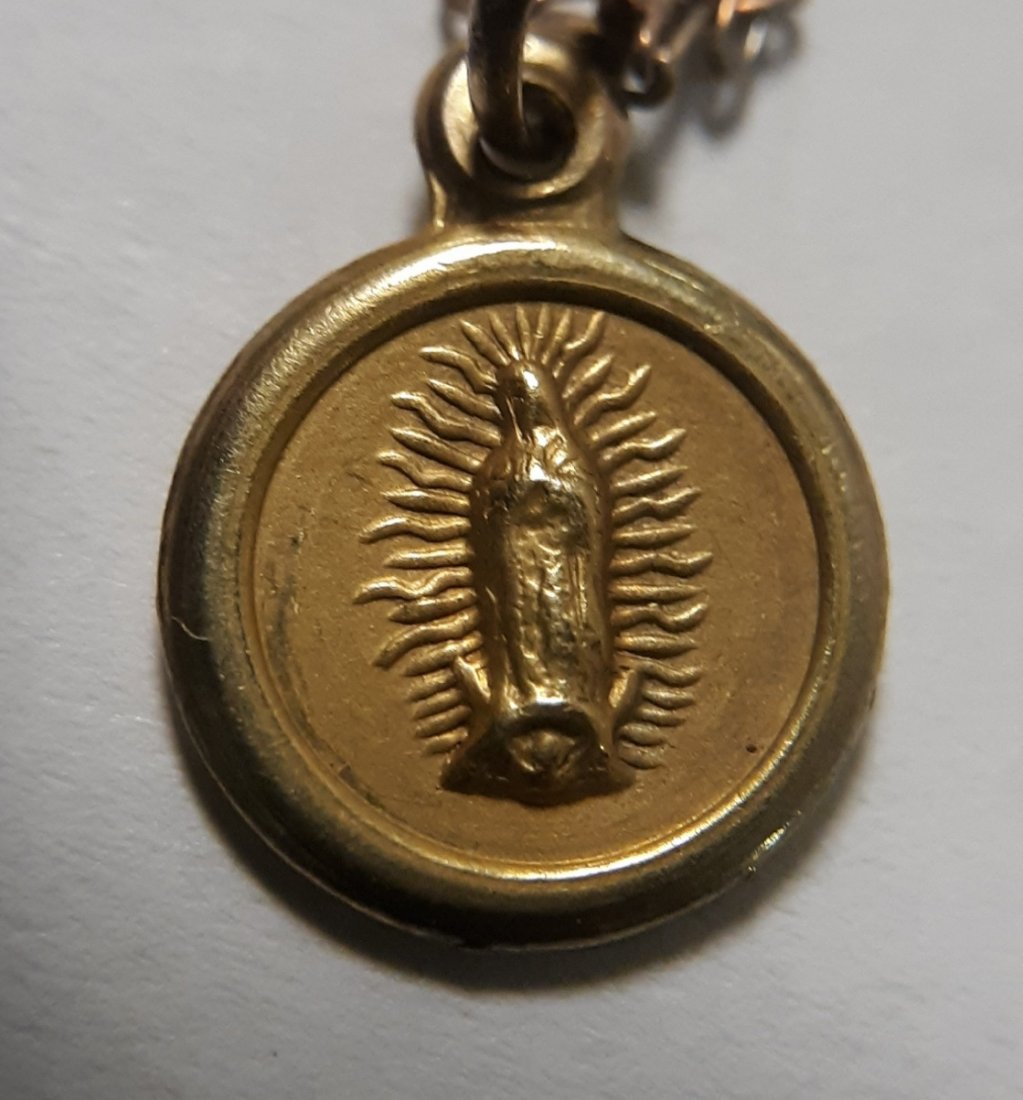 10K gold iconic charm necklace Jesus: beautiful vintage 10K iconic jesus charm and 15" necklace can not find marking on chain in very good condition see pics