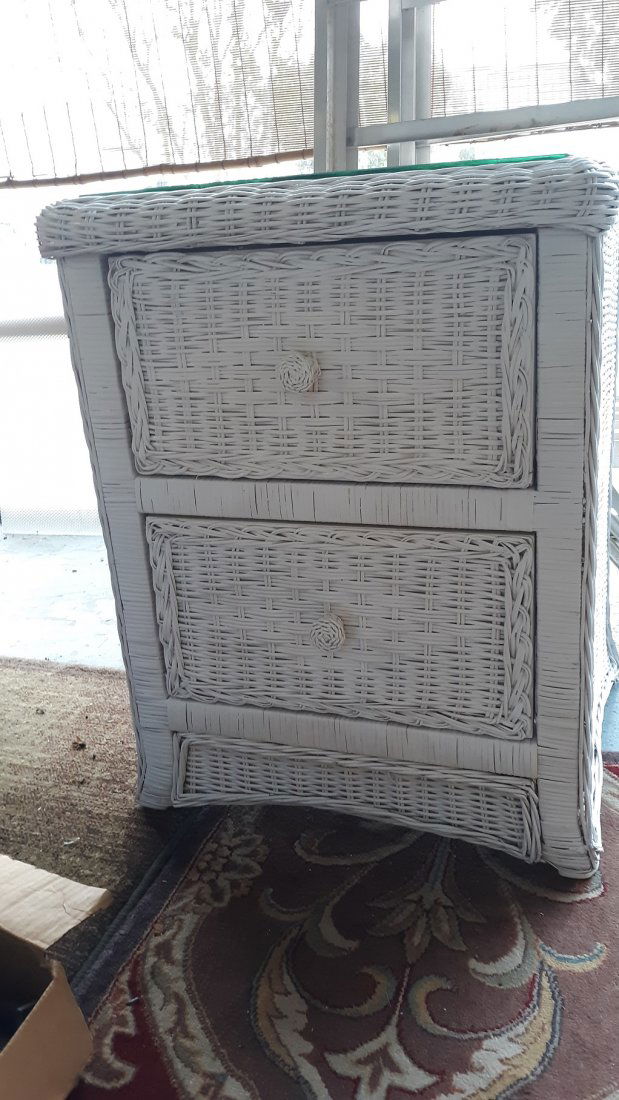 Wicker Nightstand/ Chest two drawers (1 of 4)