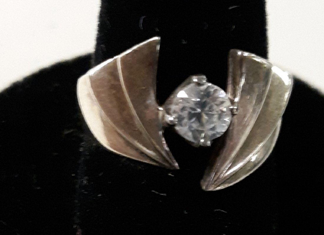 Art Deco Sterling & White Sapphire Ring SZ 7: beautiful estate vintage ring deco style with white sapphire or CZ? ring size 7 gorgeous appx 3/4 carat center stone see pics