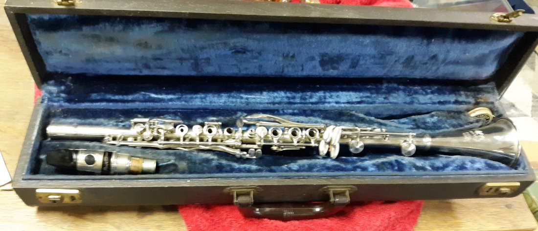 Vintage Silver Revere Clarinet w/Case: nice vintage silver color revere clarinet with a powertone mouth piece and case see pics serial #63648