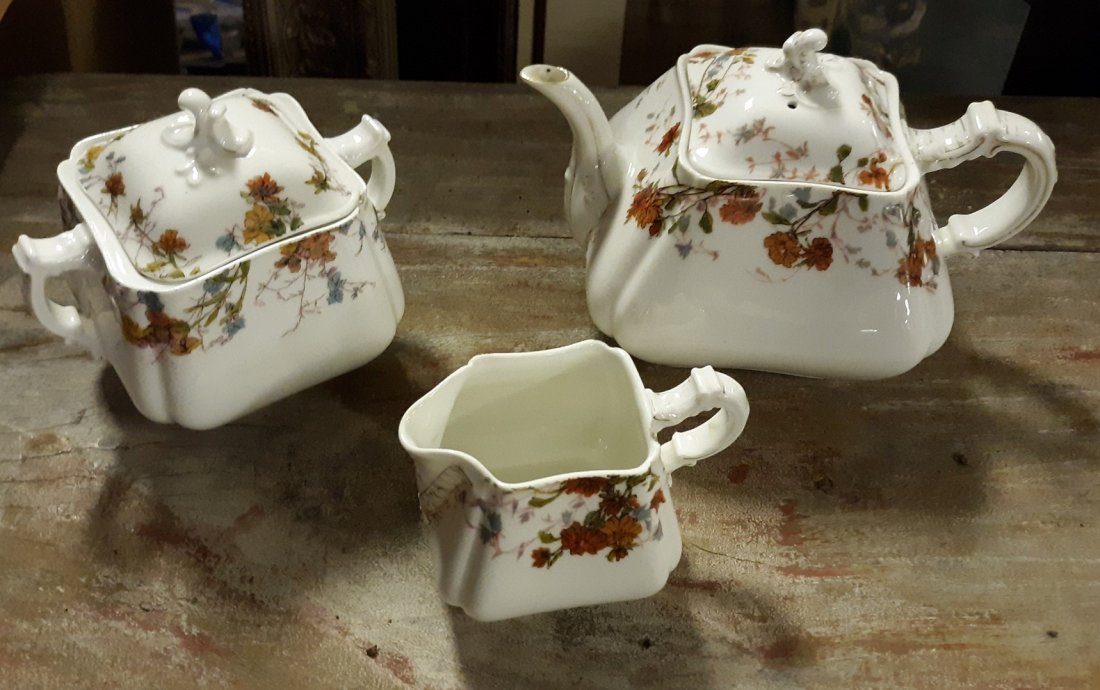 antique haviland limoge tea set pot creamer /sugar: beautiful antique limoge tea set pot, creamer,and sugar pretty antique set tea pot creamer an covered sugar some small hips and lid on tea pot has been repaired see pics