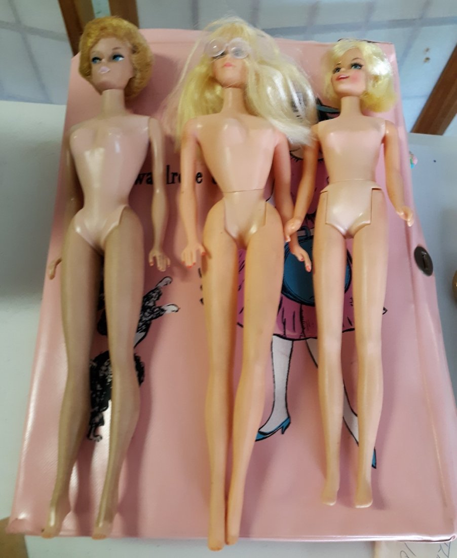 Estate Barbies dolls & Midge & Clothes & Case: all for one bid! 3 vintage barbies and midge dolls,high fashion case, and lots of clothes see pics for markings on barbies and midge is 1962!!! see pics