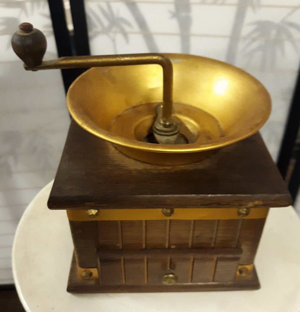 Mid Century Coffee or Spice Grinder: beautiful mid century coffee or spice grinder w/drawer very good condition 8 1/2" tall 6 1/2" x 6 1/2" base see pics from estate