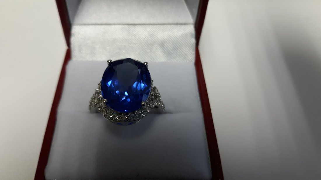 6.08Ct approx Tanzanite Ring: 6.08 ct approx sz 7 Tanzanite ring lab created? marked looks like cu with a heart in very good conditon with ring box see pics