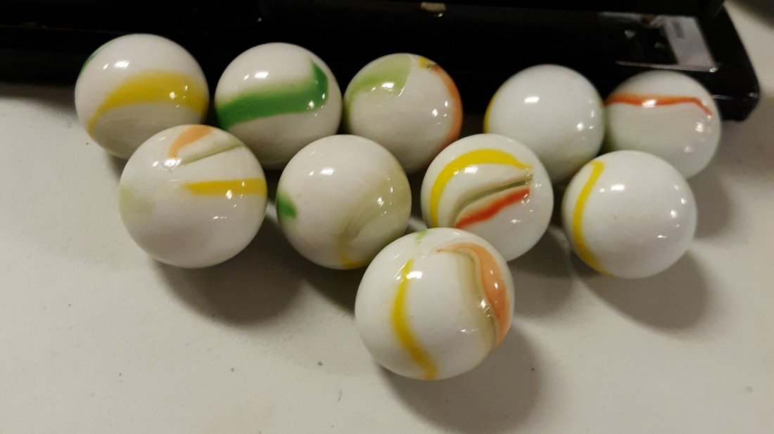 Marbles Shooters Estate lot of 10 hand made ++: nice estate lot of marbles shooters 7/8" 1" ++ 1 marble is even oblong def.a hand made,swirls ++ see pics