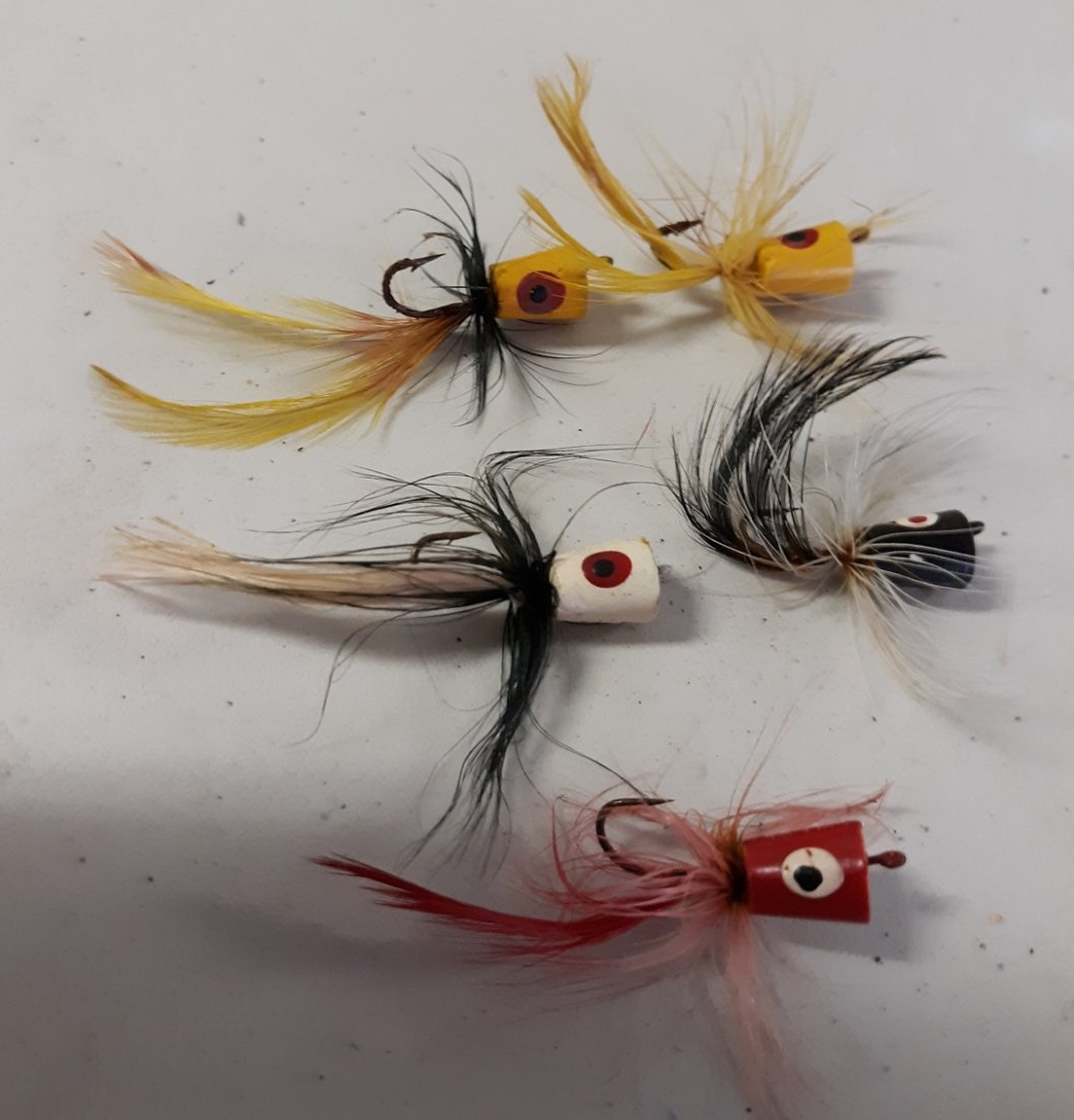 Vintage Fly Fishing Lures lot of 5: estate lot of fly lures found in garage lot of 5 see pics