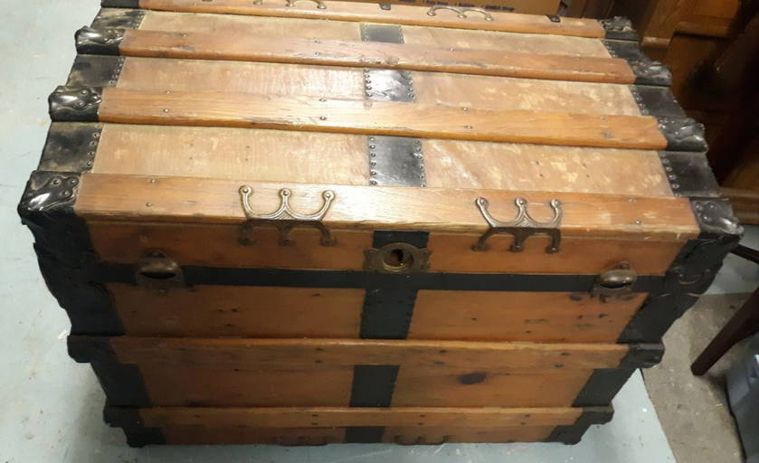 Antique Steamer Trunk W/inserts