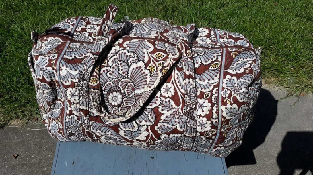 Vera Bradley Java Blue ? w/Handles Fabric Weekend Bag: Vera Bradley Java Blue ? with Handles Fabric Weekend/Travel Bag/Duffle bag used in good condition i did a small pull i took pic of it 21" LONG AND 11 1/2 TALL APPROX. SEE PICS