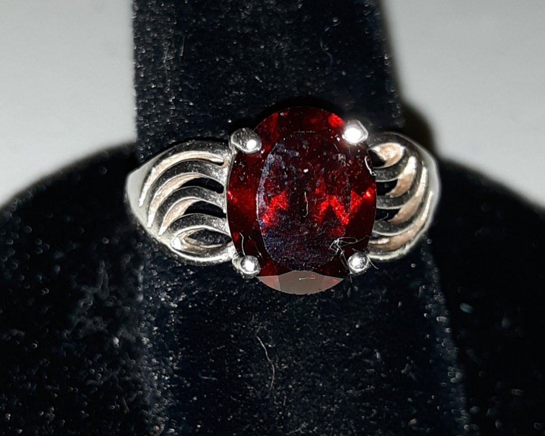 Art Deco Sterling and 3 carat ruby ring sz 5 3/4: beautiful vintage estate ring sterling art deco ring with a prong set ruby almost 3 carat beauty? sz 5 3/4" see pics