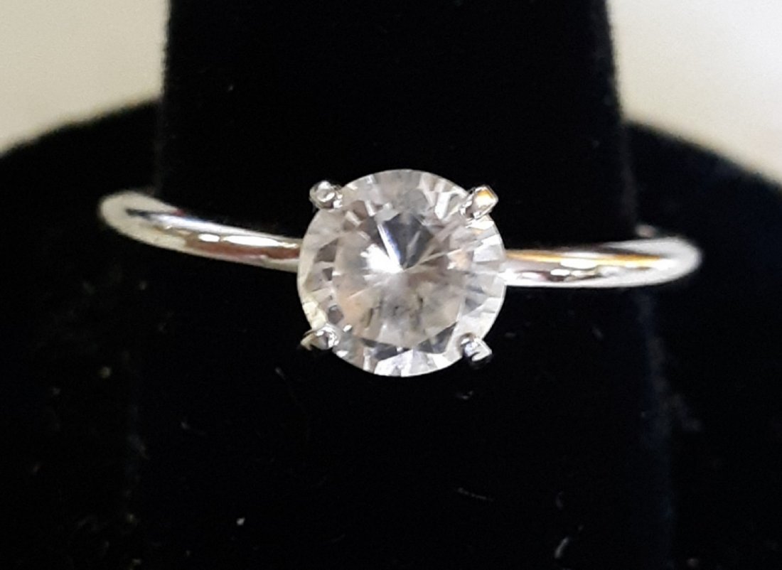 Vintage Sterling 1+ carat Solitaire CZ Ring: beautiful estate ring sterling silver with a 1+ carat prong set CZ great color and sparkle? size 9 see pics