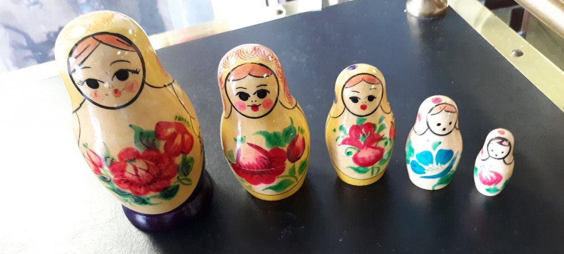 Vintage Russian Nesting Dolls: nice estate nesting dolls made in USSR hand painted very good condition 4 1/2" - 1 1/4" see pics
