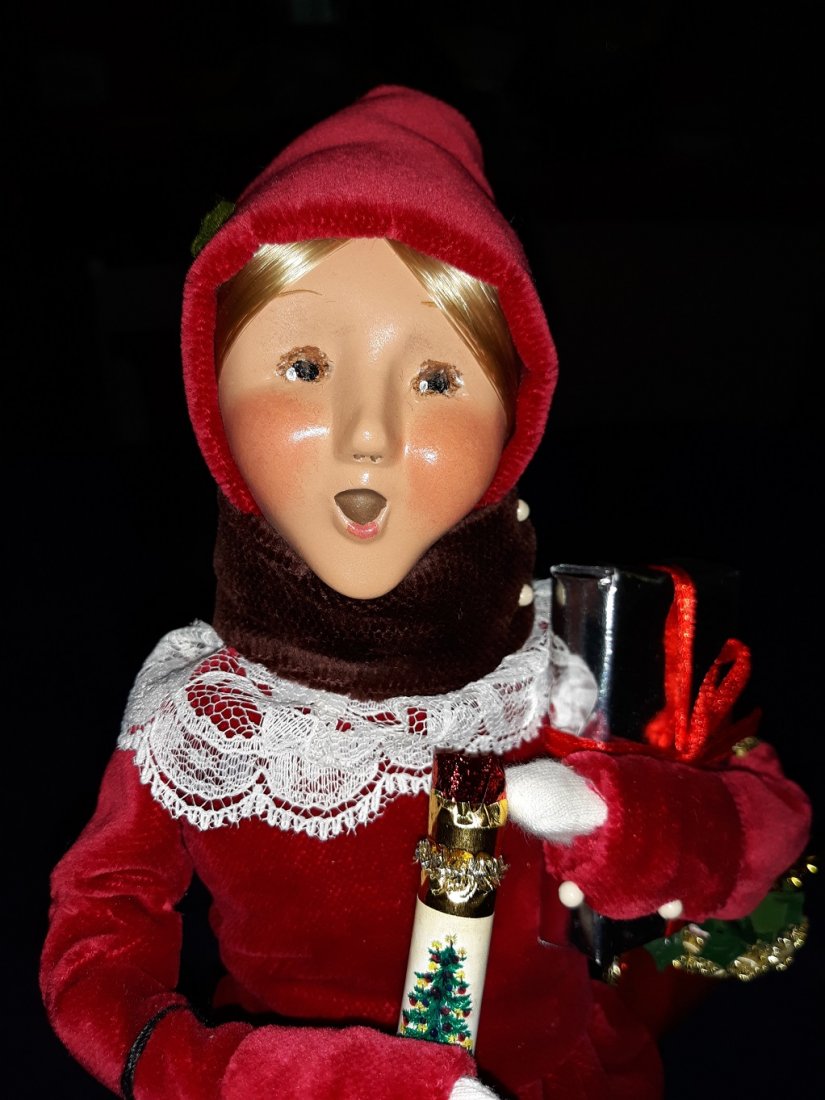 Byers Choice Caroler Christmas Crackers 13": beautiful kept in plastic see pics 13" tall
