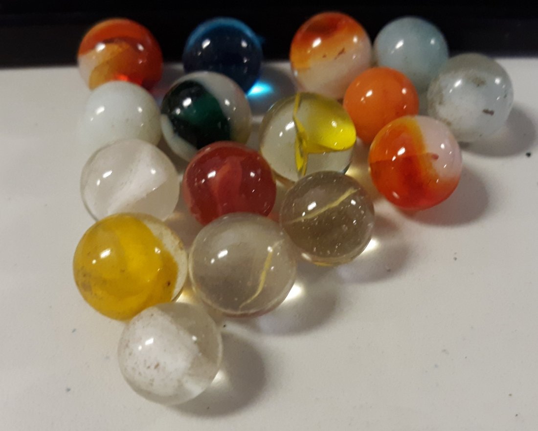 1940: beautiful estate marbles 16 in this lot glowies red,green glow! 1/2" -5/8" see pics
