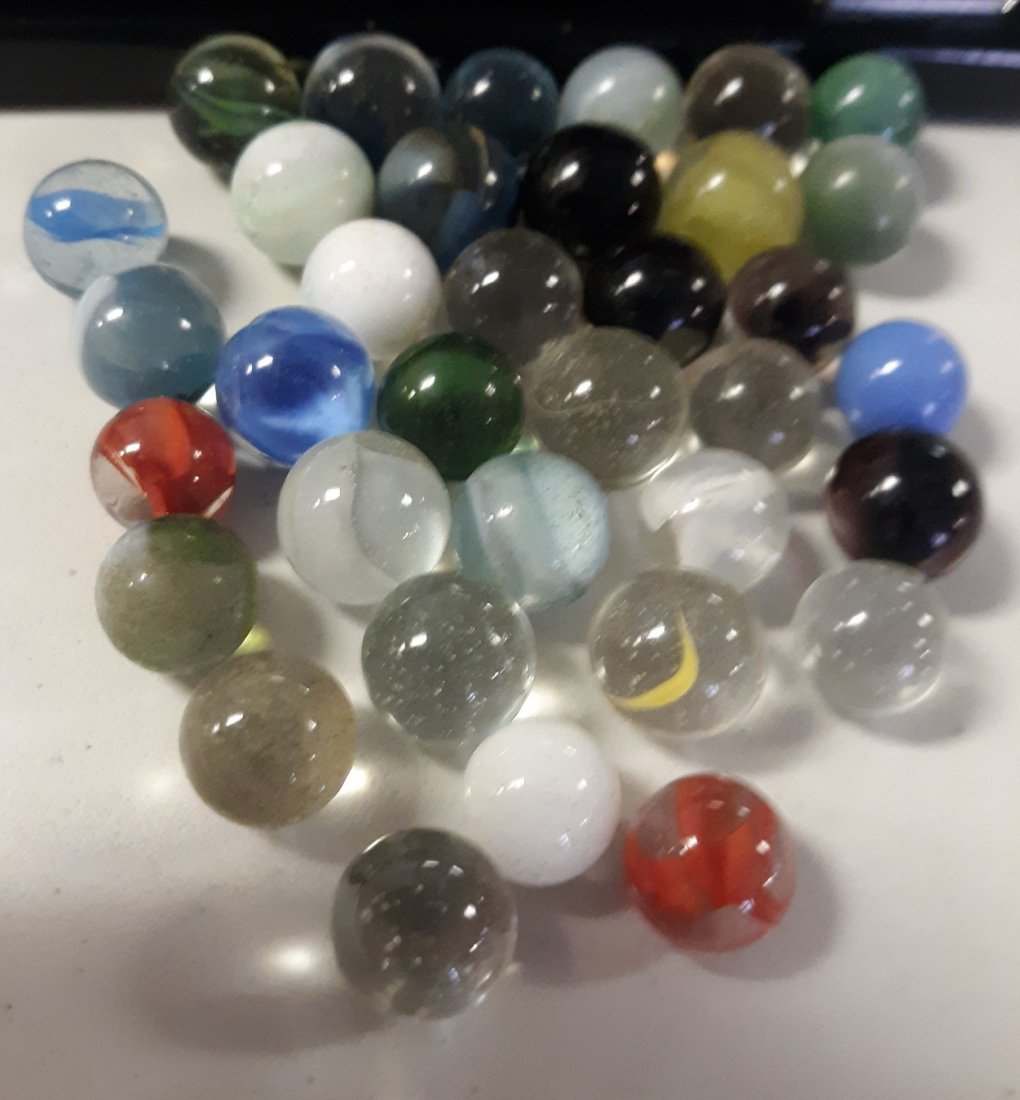 Huge estate marbles mostly hand made vtg lot of 34: from advance collector mostly hand made marbles varying in size less than 1/2" -5/8" LOT OF 34 MARBLES SEE PICS